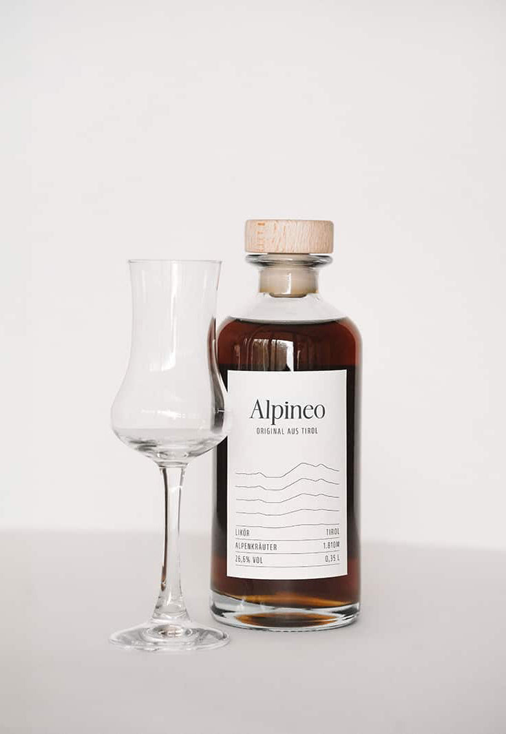Alpineo 350ml mit einem Grappa Glas