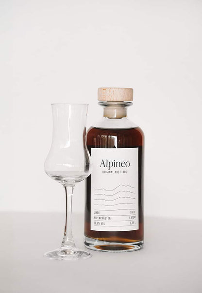 Alpineo 350ml mit einem Grappa Glas